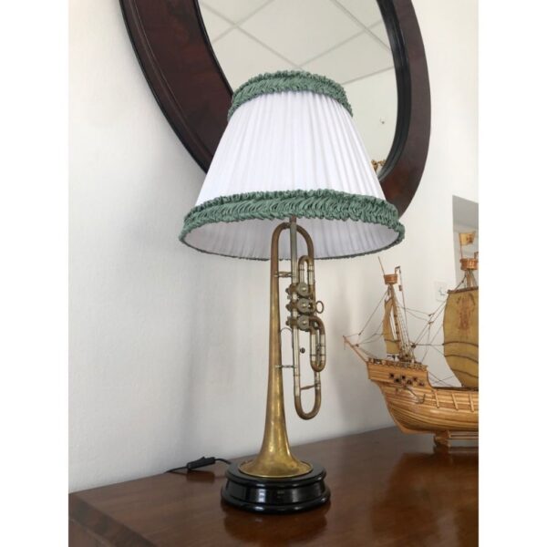A unique lamp - Image 2
