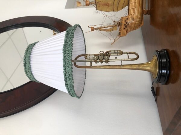 A unique lamp - Image 4