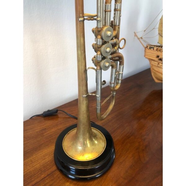 A unique lamp - Image 5